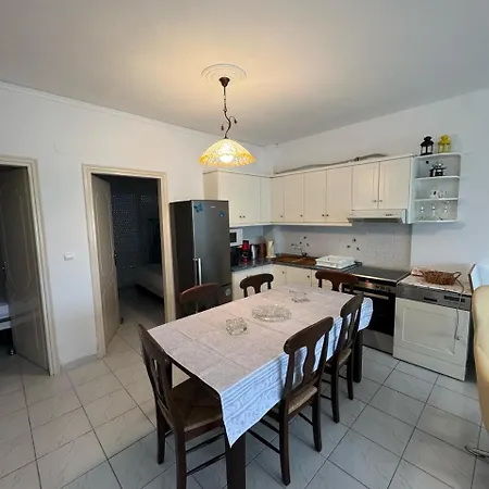 Takis דירה Nea Iraklitsa